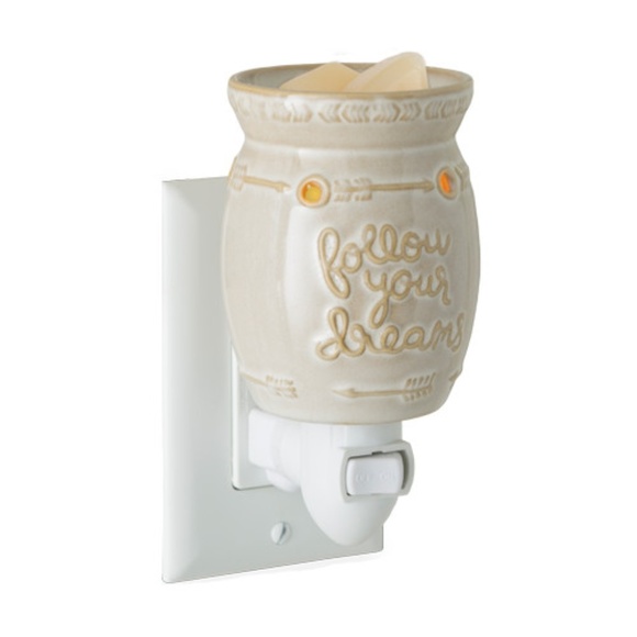 Candle Warmers Etc. Other - Pluggable Candle Warmers "Follow Your Dreams"